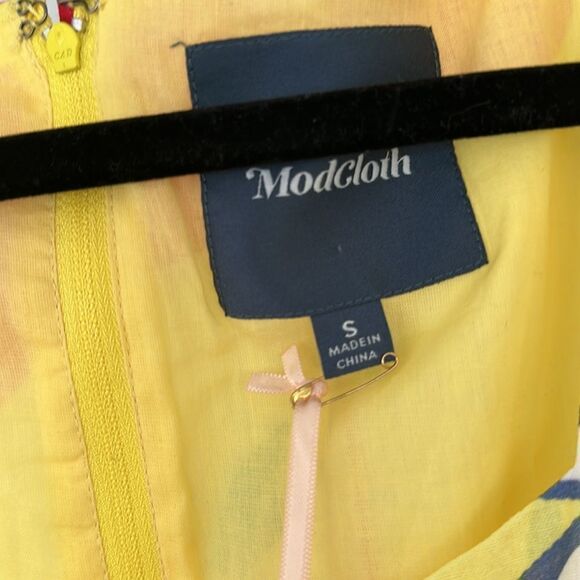 NWT ModCloth Retro Looking Floral Dress - Picture 4 of 8